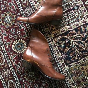 BNWOT real leather boots 5.5-6